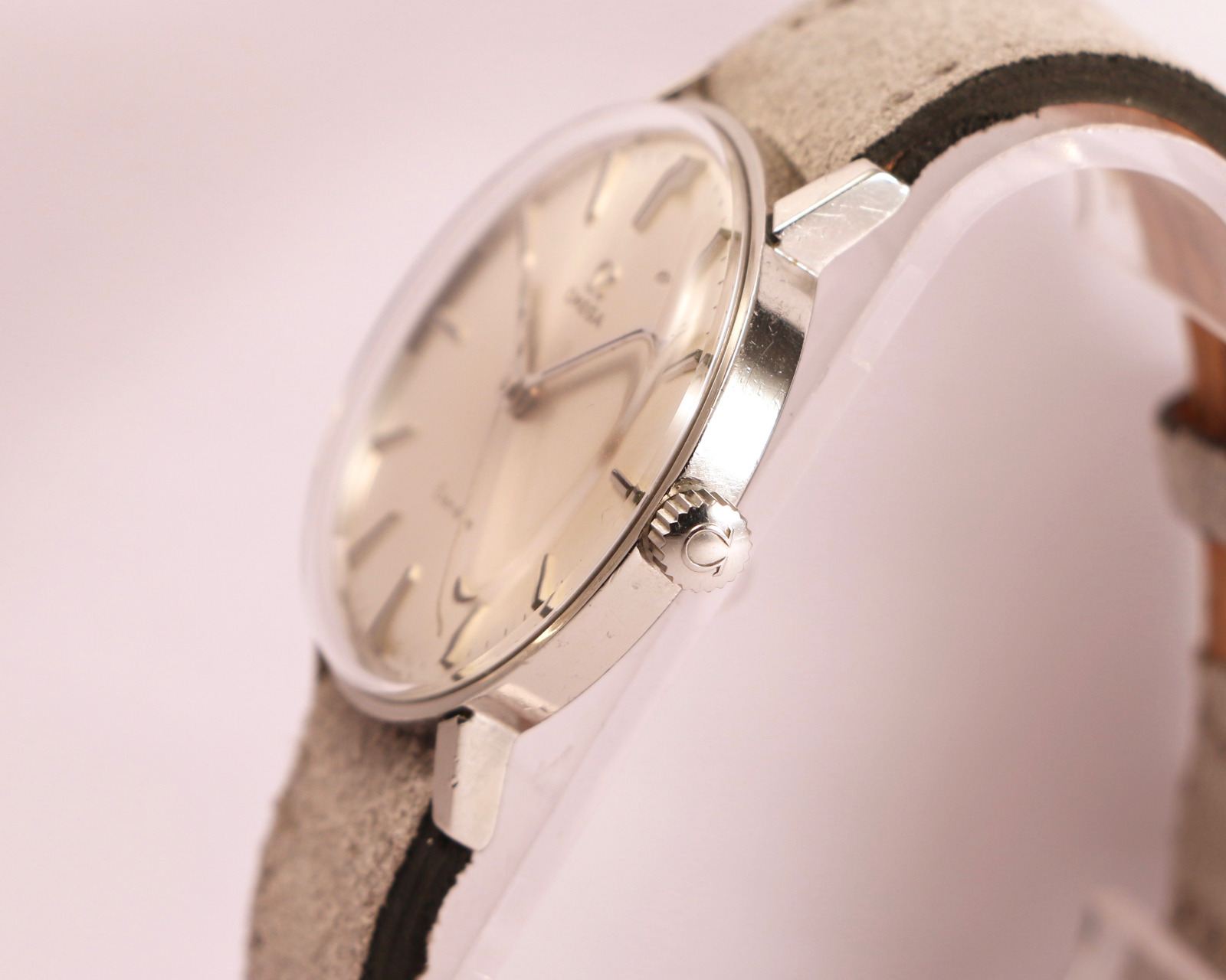 Omega Genève ref. 135.019 in beautiful condition, fully serviced 