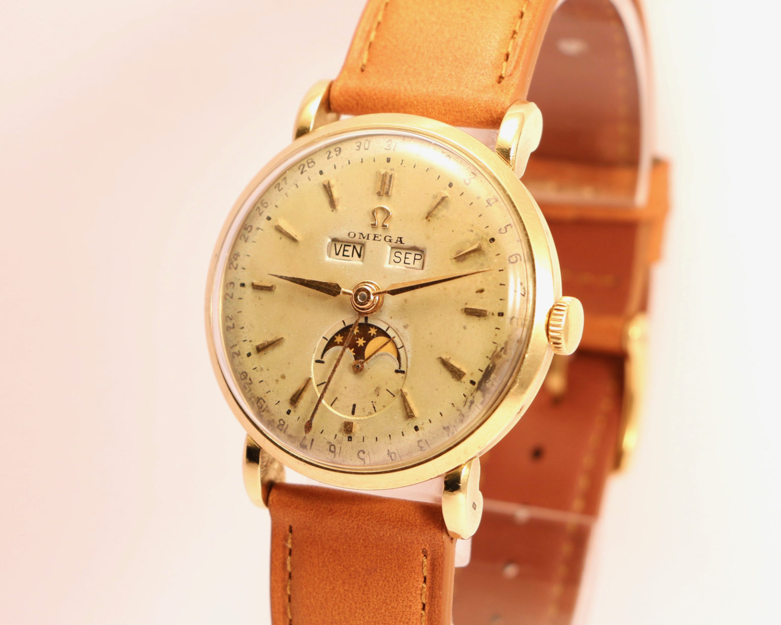 [ON HOLD] Rare Omega Cosmic ref. 2473 triple date moonphase 18K yellow ...